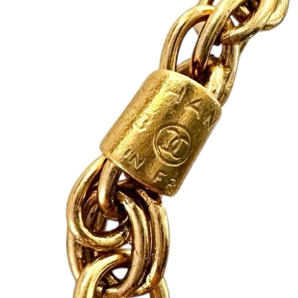 Authentic Chanel 1993 Gold Medallion CC Round Pendant Necklace with Box - Picture 10 of 15